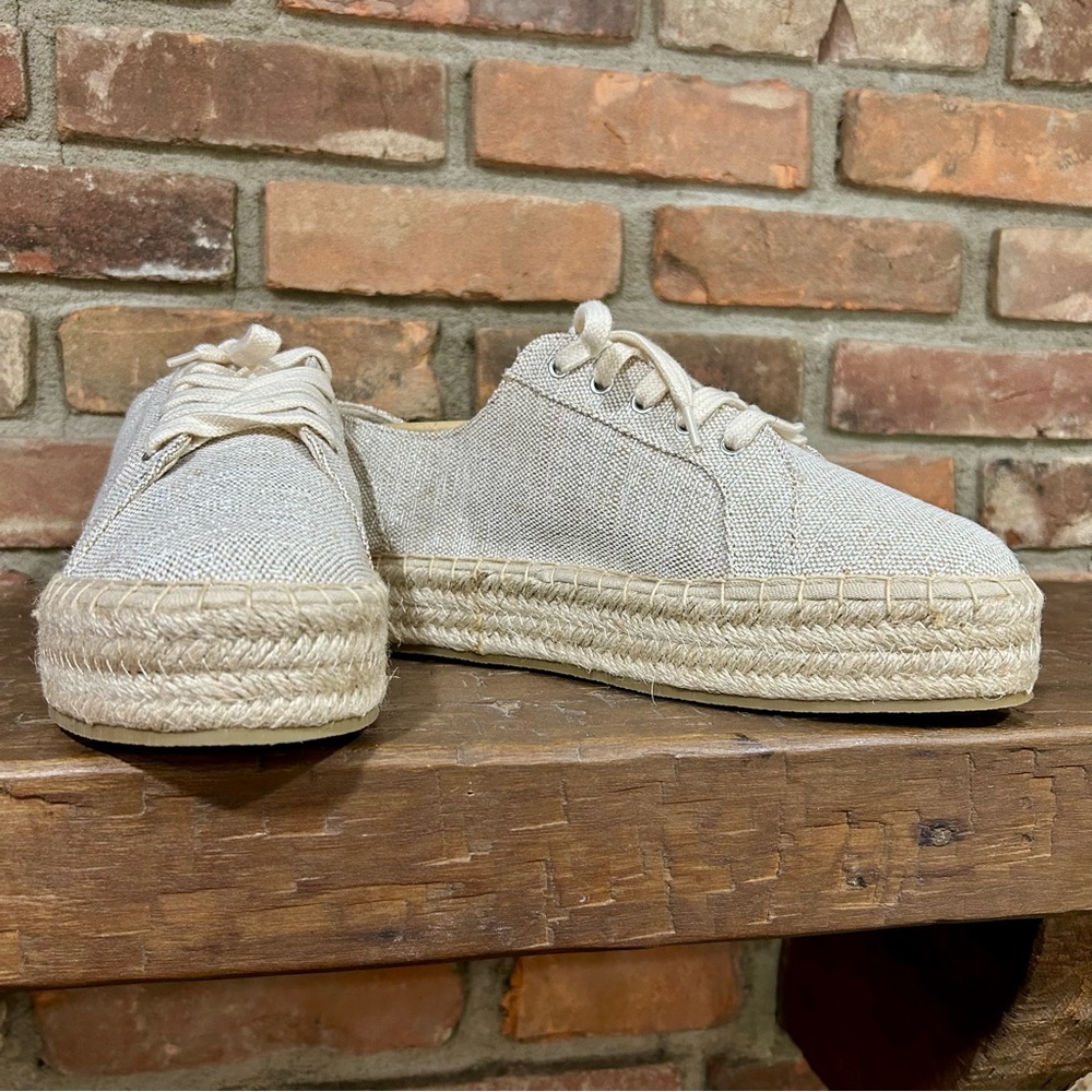 Shoedazzle Sz 11 Beige Tan Jute Sneakers NWOT Metallic Accents